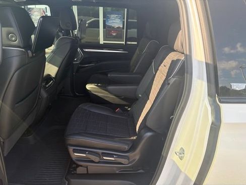 Used 2025 Cadillac Escalade ESV Sport Platinum w/ LPO, ONYX Package AWD/4WD image 12