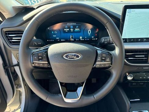 Certified 2025 Ford Escape SE w/ PHEV Premium Package image 17