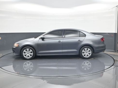 Used 2017 Volkswagen Jetta S image 4