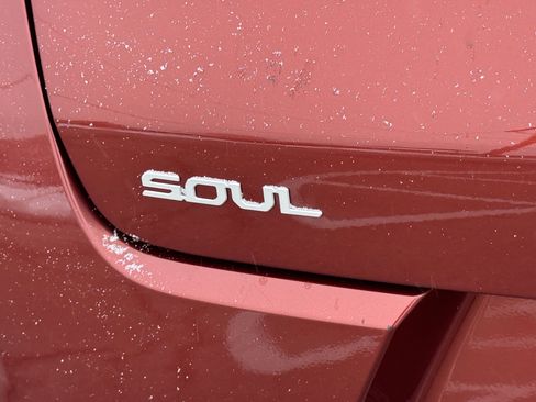 Used 2024 Kia Soul LX image 39