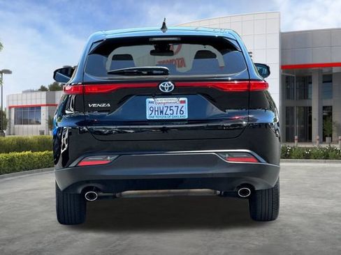 Used 2023 Toyota Venza LE AWD/4WD image 6