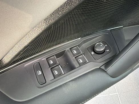 New 2026 Volkswagen Tiguan SE R-Line FWD image 13