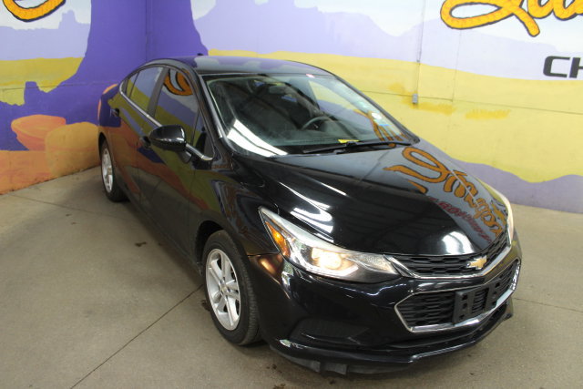 Used 2018 Chevrolet Cruze LT FWD image 2