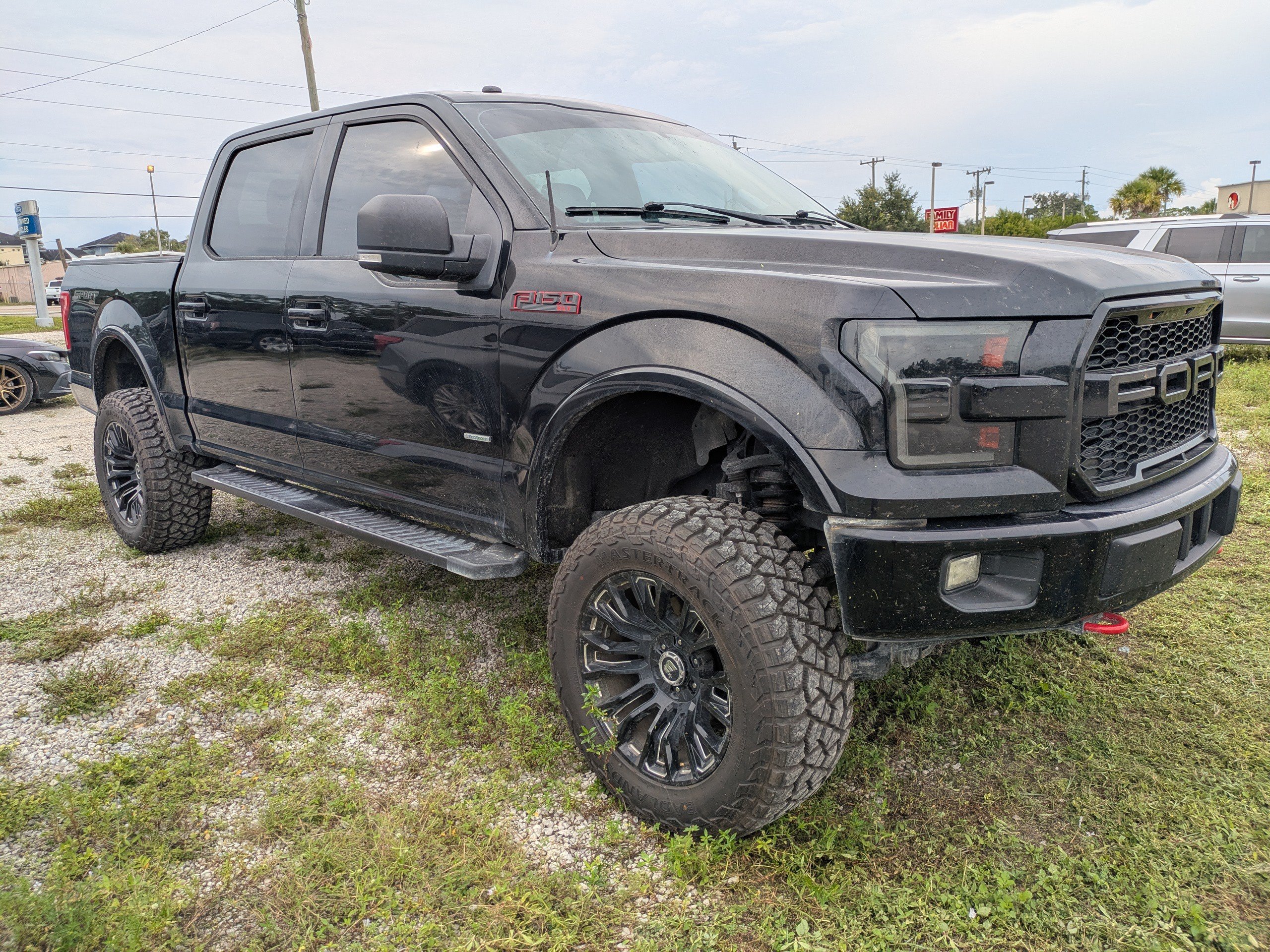 Used 2017 Ford F150 XLT w/ Equipment Group 302A Luxury AWD/4WD image 2