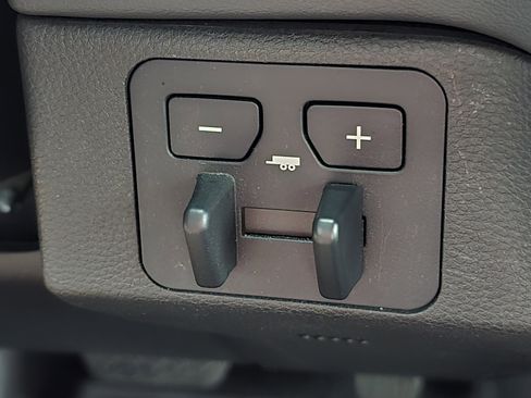 Used 2022 Toyota Tundra Platinum w/ Advanced Package image 13