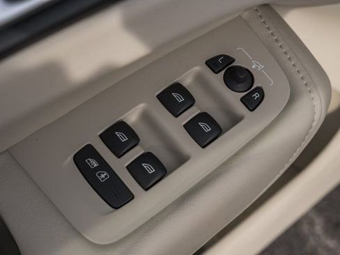 New 2026 Volvo XC60 B5 Ultra w/ Protection Package Premier image 40