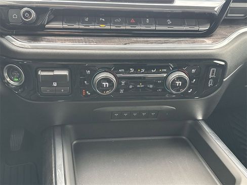 Used 2025 Chevrolet Silverado 2500 LTZ w/ LTZ Convenience Package image 17