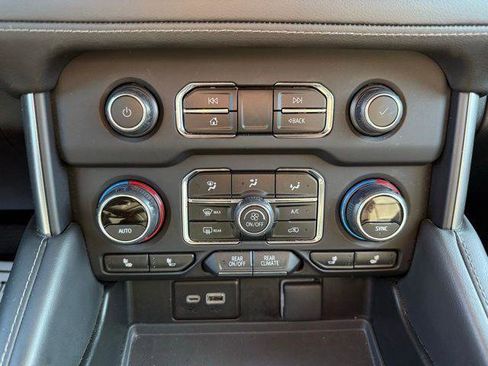 Used 2023 Chevrolet Tahoe LT w/ Luxury Package image 30