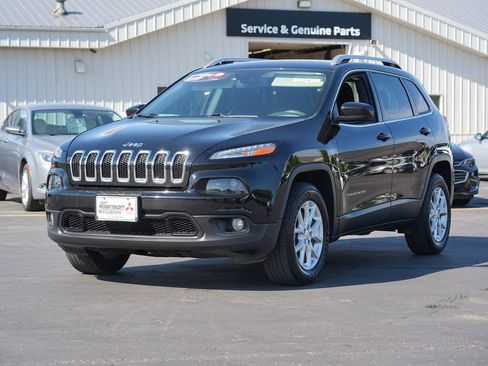 Used 2018 Jeep Cherokee Latitude w/ Safety Group AWD/4WD image 7