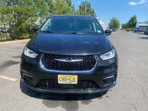 Used 2023 Chrysler Pacifica Touring-L FWD image 15