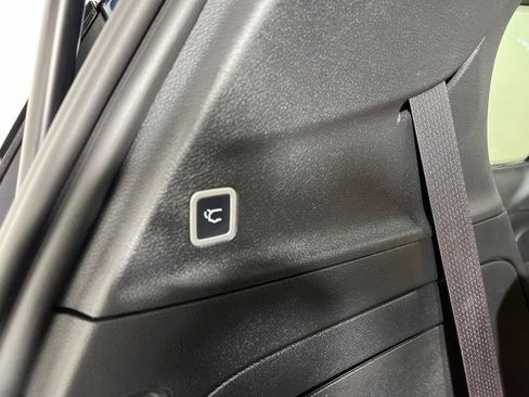 Used 2023 Chrysler Pacifica Pinnacle FWD image 14