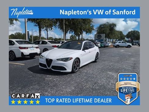 Used 2024 Alfa Romeo Giulia Veloce RWD image 1