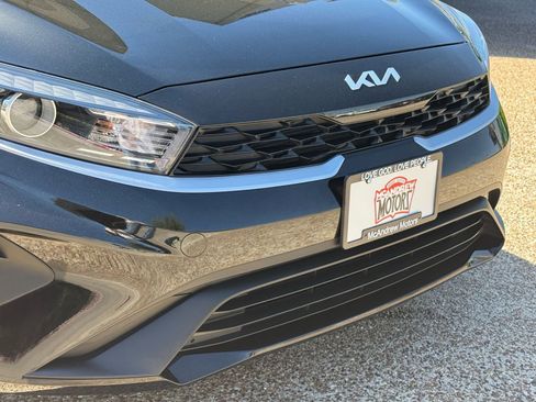 Used 2023 Kia Forte LXS image 2