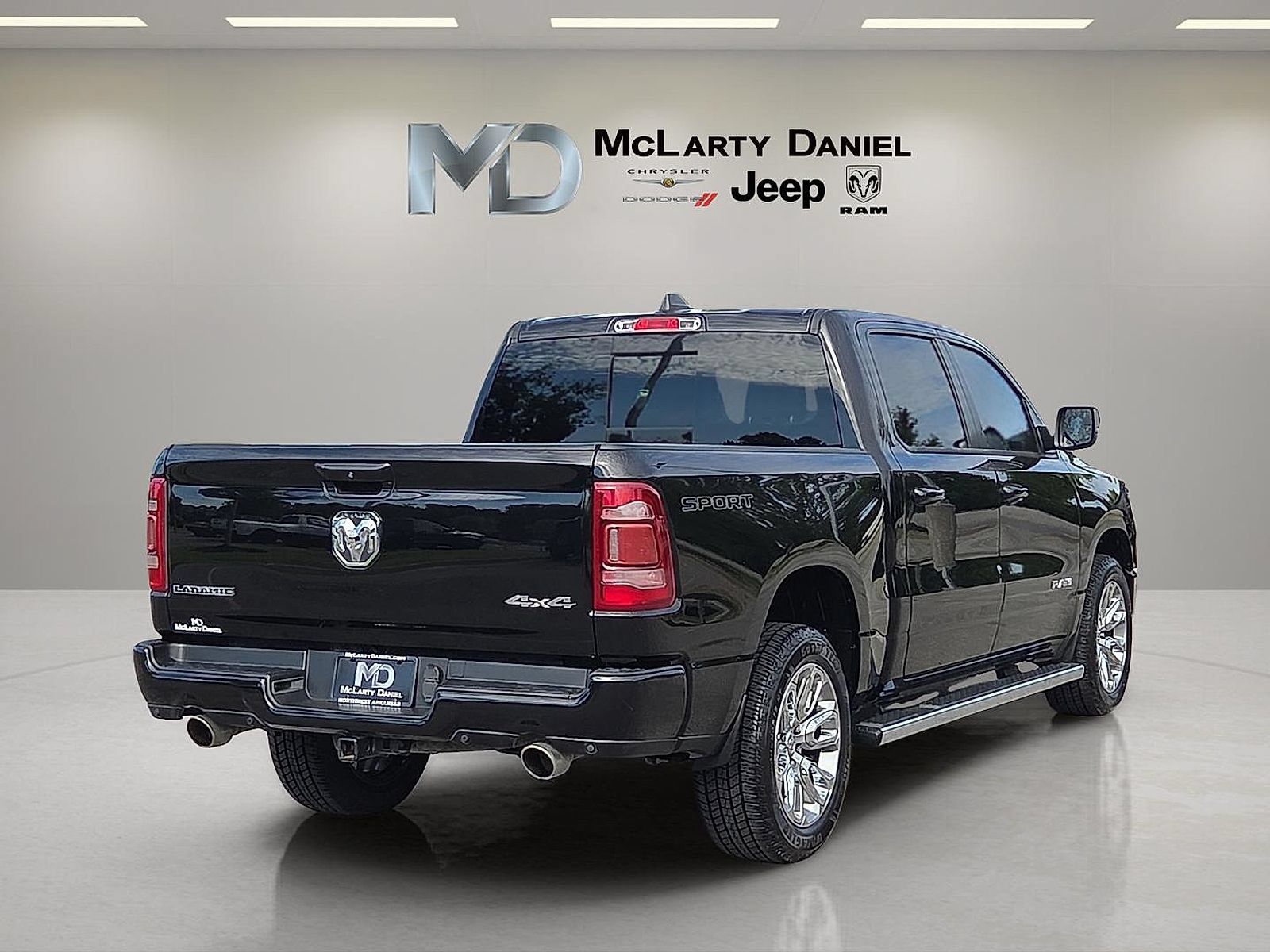Used 2023 RAM 1500 Laramie AWD/4WD image 5