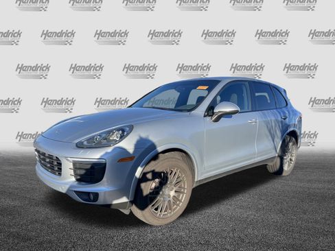 Used 2018 Porsche Cayenne Platinum Edition image 5