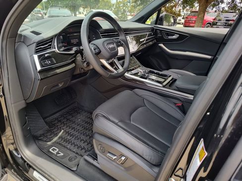 Used 2025 Audi Q7 3.0T Prestige w/ Prestige Package AWD/4WD image 2