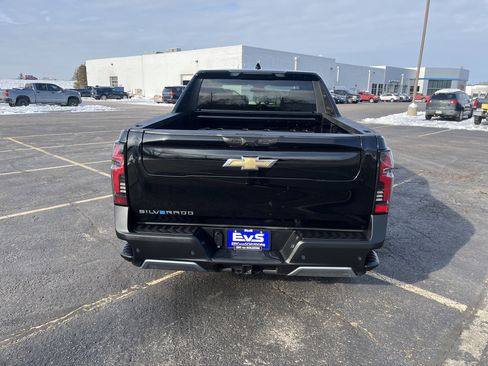 Used 2025 Chevrolet Silverado EV LT image 5