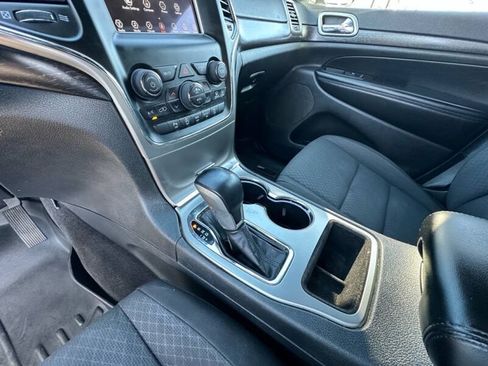 Used 2018 Jeep Grand Cherokee Laredo RWD image 16