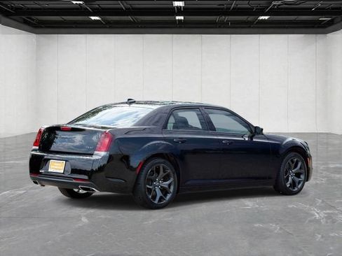 Certified 2023 Chrysler 300 Touring w/ Sport Appearance Package RWD image 5