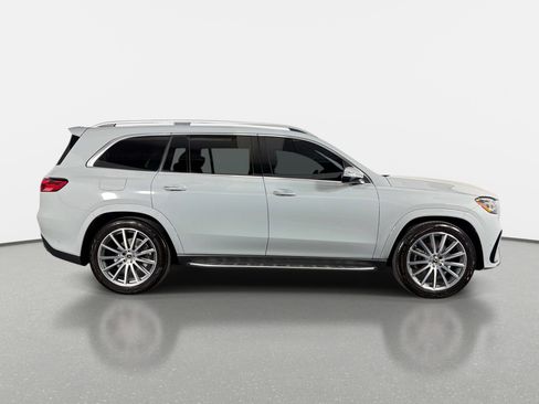 Used 2025 Mercedes-Benz GLS 580 4MATIC image 2