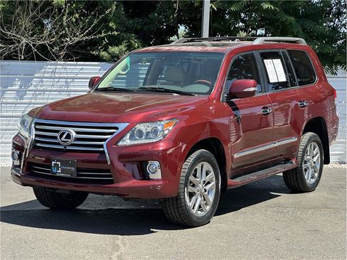 Used 2013 Lexus LX 570 4WD w/ Luxury Pkg image 6