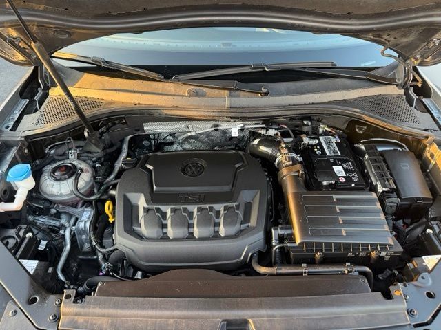 Used 2022 Volkswagen Tiguan SE AWD/4WD image 45