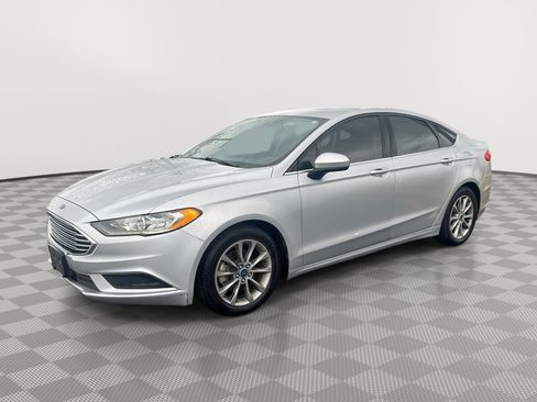 Used 2017 Ford Fusion SE FWD image 1