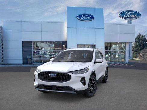 New 2025 Ford Escape SE w/ Class II Trailer Tow Package image 2