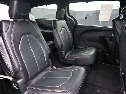 Used 2018 Chrysler Pacifica Touring-L Plus w/ Advanced Safetytec Group FWD image 25