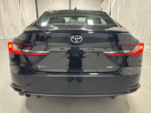 Used 2025 Toyota Camry SE w/ Convenience Package FWD image 6