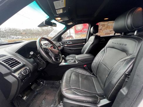 Used 2017 Ford Explorer Platinum image 16