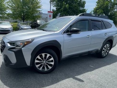 Used 2025 Subaru Outback Limited AWD/4WD image 4