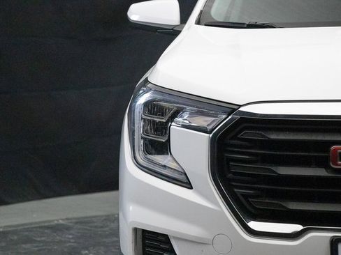 Used 2024 GMC Terrain SLE image 5