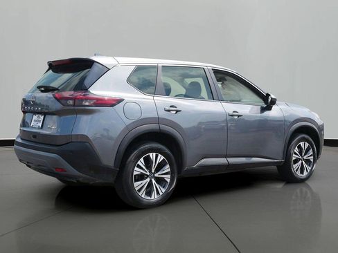 Used 2023 Nissan Rogue SV image 3