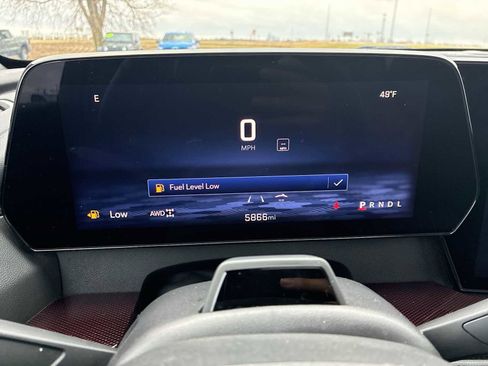 Used 2024 Chevrolet Traverse Z71 w/ Enhanced Driving Package image 12