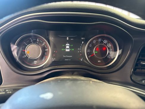 Used 2015 Dodge Challenger SXT RWD image 15