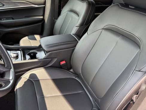 New 2025 Jeep Grand Cherokee L Limited image 18