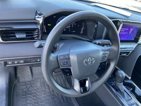 Used 2025 Toyota Camry LE image 34