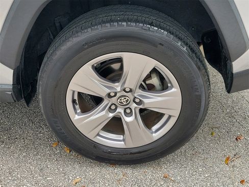 Used 2023 Toyota RAV4 XLE w/ Convenience Package image 5