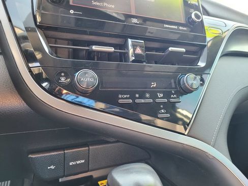 Used 2022 Toyota Camry XSE FWD image 18
