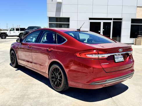 Used 2017 Ford Fusion SE w/ Fusion SE Technology Package FWD image 4