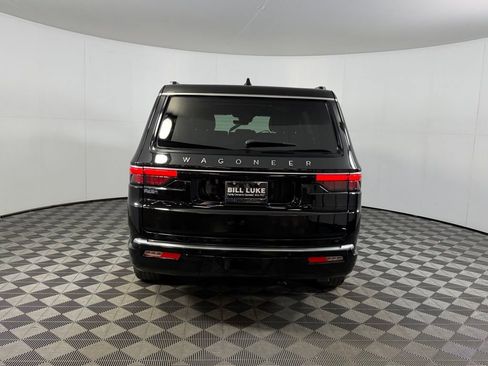 Used 2024 Jeep Wagoneer 4WD w/ Premium Group I image 8
