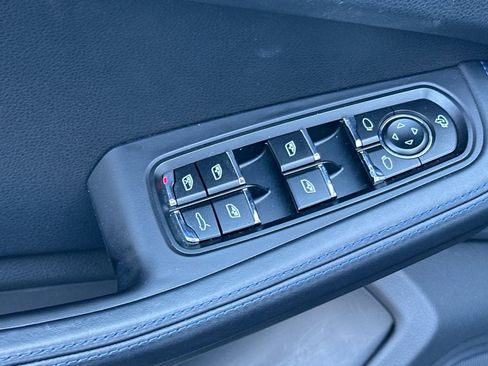 Used 2024 Porsche Macan image 13