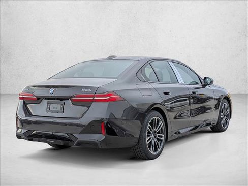 Used 2026 BMW 530i xDrive w/ M Sport Package AWD/4WD image 2