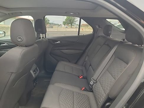 Used 2018 Chevrolet Equinox LT w/ Sun & Infotainment Package AWD/4WD image 11