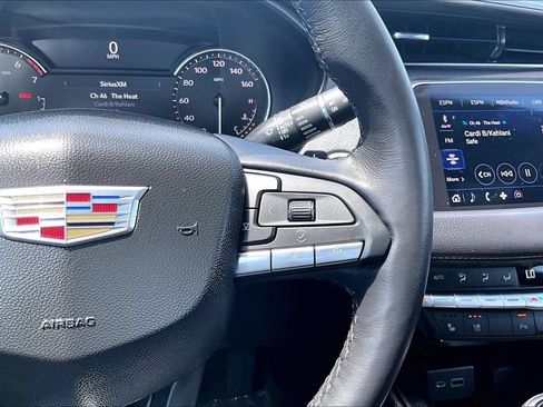 Used 2022 Cadillac XT4 Premium Luxury AWD/4WD image 12