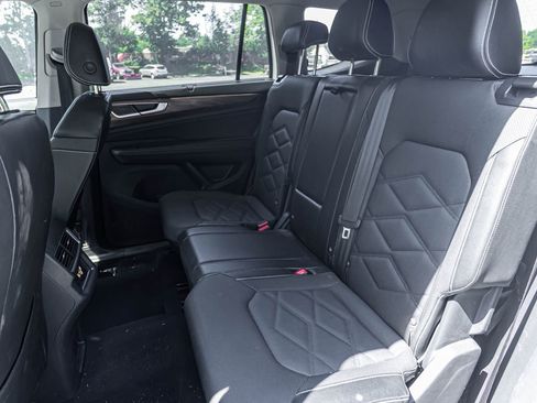 Used 2024 Volkswagen Atlas SE image 14