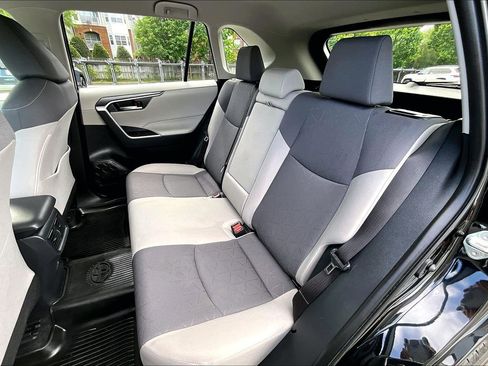 Used 2025 Toyota RAV4 XLE image 24