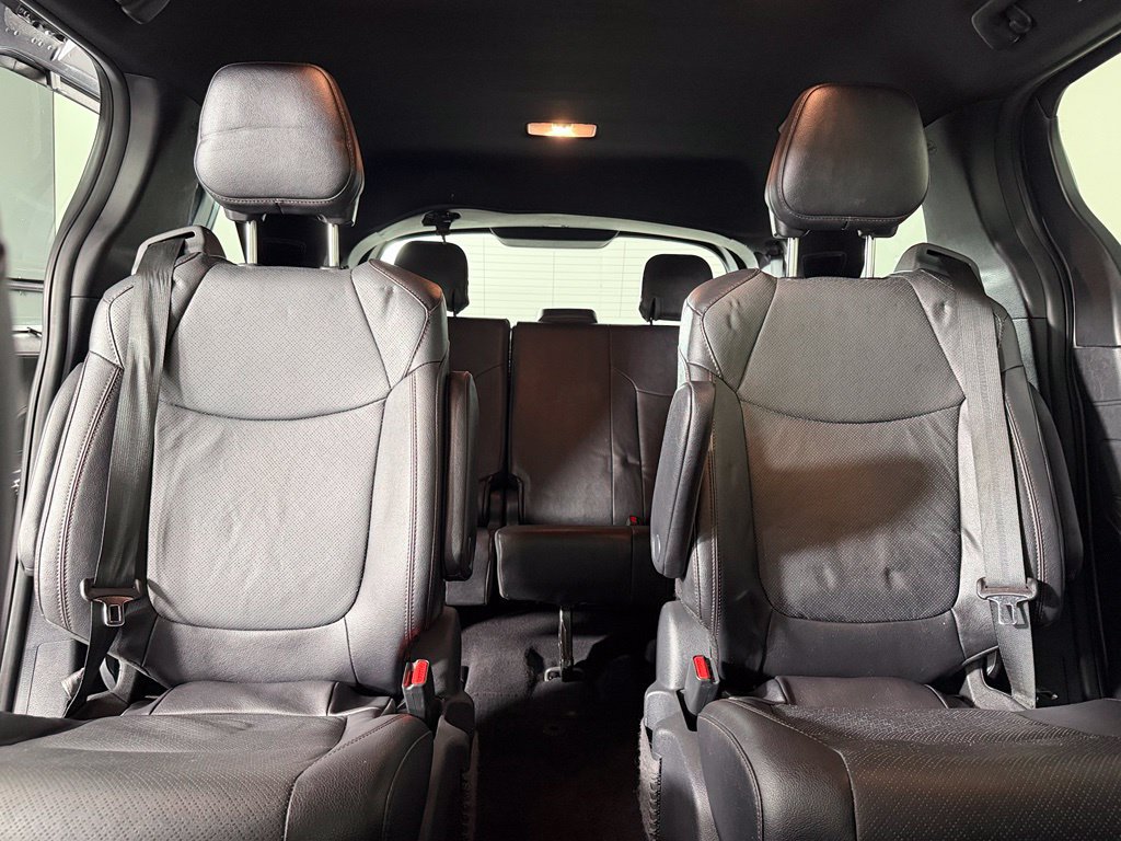 Used 2025 Toyota Sienna Limited FWD image 20