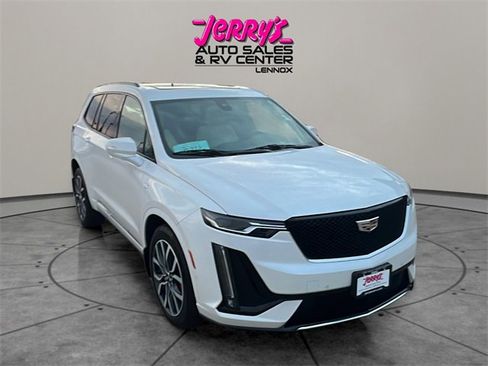 Used 2024 Cadillac XT6 Sport w/ Technology Package image 19